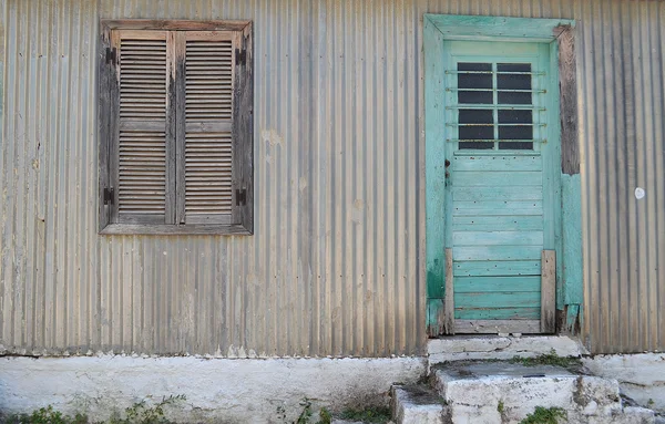 Porta verde, persiana chiusa, Assos, Cefalonia, Grecia — Foto Stock