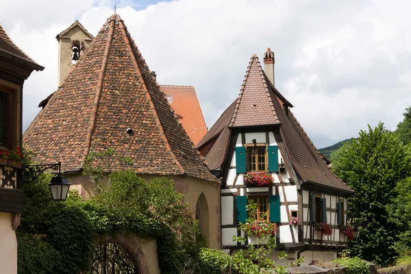 Casas en Kaysersberg, Alsacia, Francia — Foto de Stock