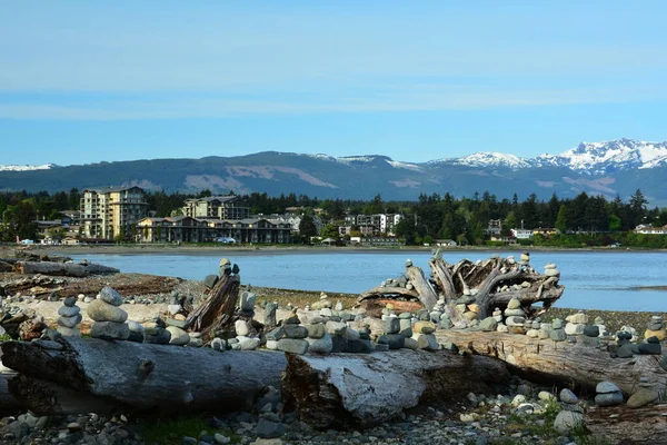 Parksville Canada Maggio 2021 Innukshuks Tronco Lungo Lungomare Parksville Con — Foto Stock