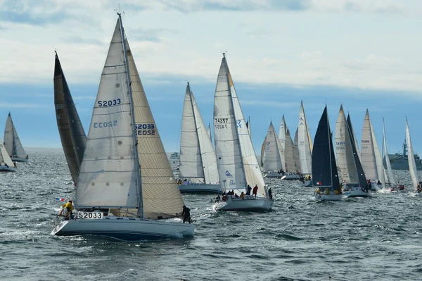 Swiftsure Yacht Race Victoria BC, Canadá, 24 de mayo de 2014.Esta carrera anual de yates atrae a muchos corredores de Seattle y muchas partes del sonido de Puget.El Swiftsure es siempre un atractivo para Victoria. . — Foto de Stock