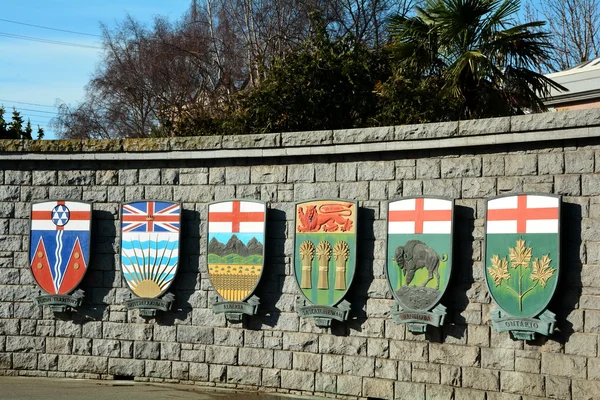 Seis escudos de armas canadienses para el Territorio del Yukón, BC, Alberta, Saskatchewan, Manitoba y Ontario . — Foto de Stock