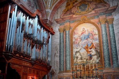 Roma İtalya, 2 Kasım 2013.Inside kilise Santa Maria degli Angeli bir korku veren bir boru organ bulur.