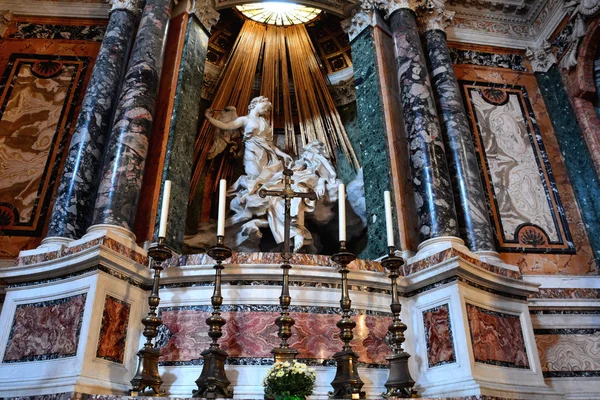 Rome Italië, 4 November 2013.World beroemde kunstenaars hebben meesterwerken in kerken in Rome.Do uw onderzoek en u zult versteld staan wat u zult ontdekken. — Stockfoto