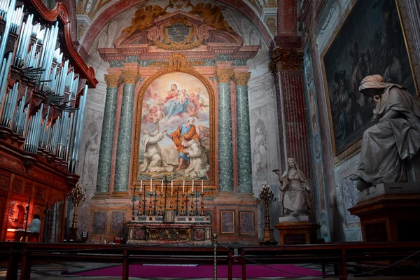 Rome Italy,November 2nd 2013.If you are a Catholic there's many many churches to explore.Bring your faith and belief to Rome and explore your religion. — Stock Photo, Image