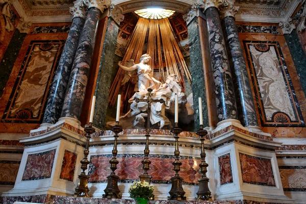 Рим Италия, 4 ноября 2013.Churches in abundance in this Italian city.Do some research you will be surprised at the fine artwork one finds in Rome Churches.Great Italian artists have masterpieces in Rome churches . — стоковое фото