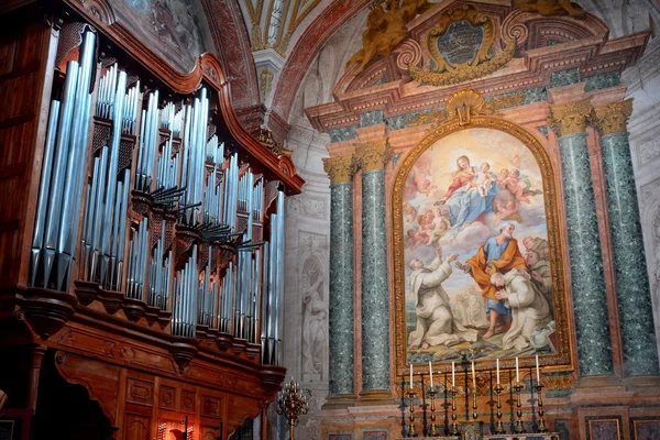 Rome Italy,November 2nd 2013.Inside the church of Santa Maria degli Angeli one finds an awesome pipe organ. — Stock Photo, Image