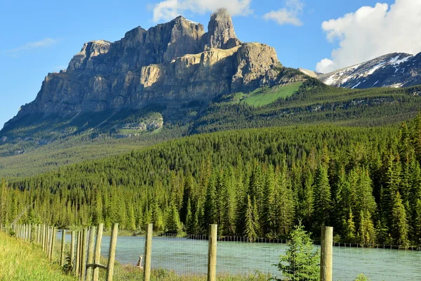 Festői kilátással a Banff nemzeti parkban, Alberta Kanada. — Stock Fotó