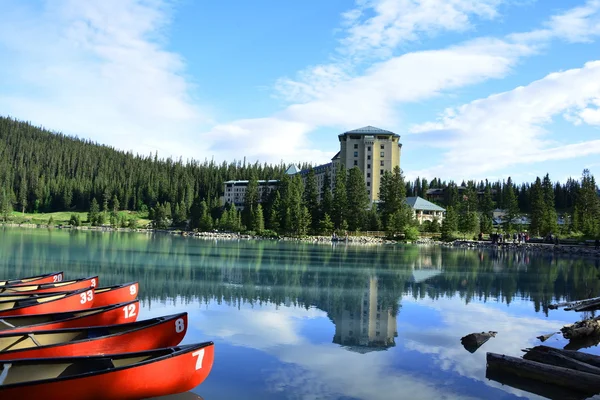 Lake Louise, parc national Banff, Alberta Canada 25 juin 2015.Lake Louise est un endroit idéal pour séjourner et profiter des activités. . — Photo