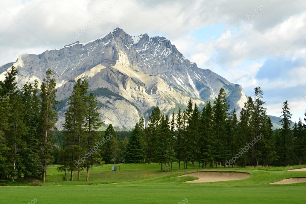 Golfing in the Rockie Mountains of Banff