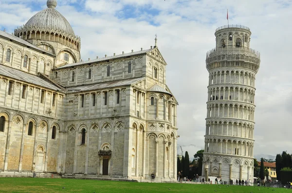 Pisa İtalya, Leaning Tower ve Duomo. — Stok fotoğraf