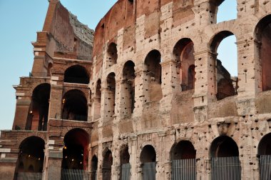 Roma Colosseum dünyanın en eski arena.