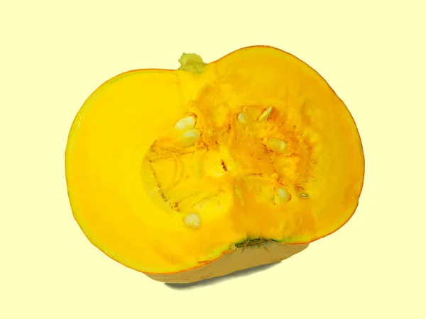 Calabaza Con Pulpa Naranja Brillante Sobre Fondo Blanco — Foto de Stock