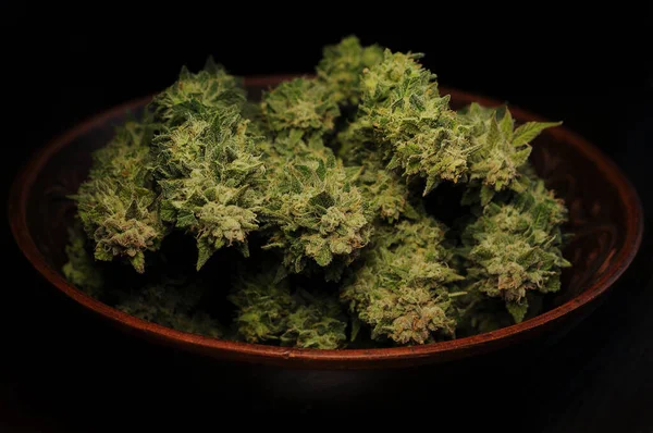 Torkar Naturliga Marijuana Blommor Närbild Cannabis Växer Skördetid Trimmat Ogräs — Stockfoto