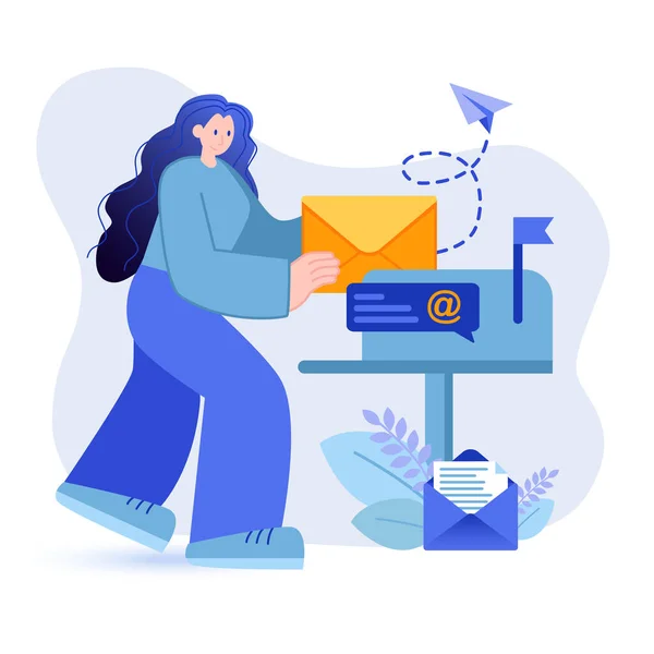 Conceito de email marketing. Mulher fazendo boletim informativo, segurando envelope perto da cena da caixa de correio. Promoção de produtos da empresa, comunicação com os clientes. Ilustração vetorial com caráter de pessoas em design plano — Vetor de Stock