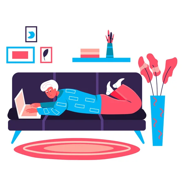 Freelance travaillant à domicile concept de bureau. Homme couché avec un ordinateur portable sur le canapé dans la chambre. Lieu de travail indépendant, travail à distance sur la scène de personnage du projet. Illustration vectorielle dans le design plat avec des activités humaines — Image vectorielle