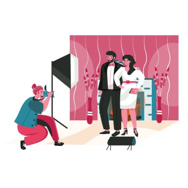 İnsanlar fotoğrafçı sahne konsepti olarak çalışır. Kameralı adam stüdyoda çift için fotoğraf çekimi yapıyor. Meslek ve hobi insan aktiviteleri. Düz dizayndaki karakterlerin vektör illüstrasyonu