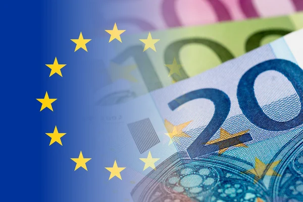 Bandera de la UE con billetes en euros — Foto de Stock