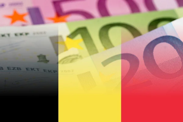 유로 지폐와 벨기에 깃발 — 스톡 사진