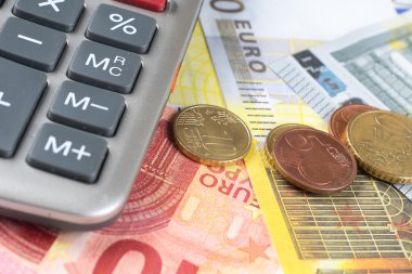 Euro banknot, paralar, hesap makinesi