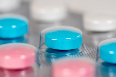 pembe, mavi ve beyaz hap 2