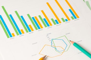 Multi renk çubuğunu ve pensils Radyal grafiklerle