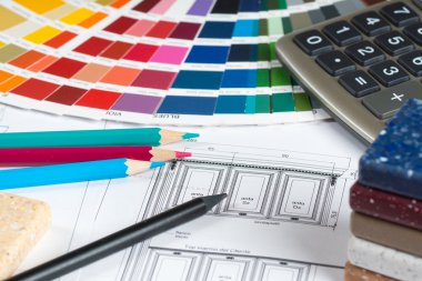 Palet, Masa üstü örnekler, kalemler ve kireç ile mutfak proje