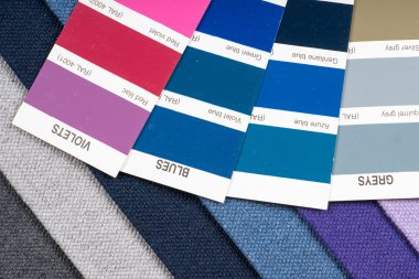 kumaş örnekleri pantone 4 ile