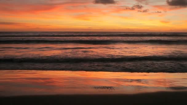 Zachód słońca na Oceanie. Bali. — Wideo stockowe