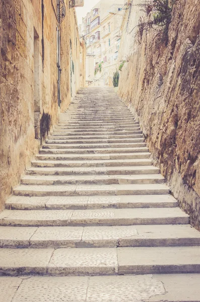 Escadas na rua de Valetta — Fotografia de Stock