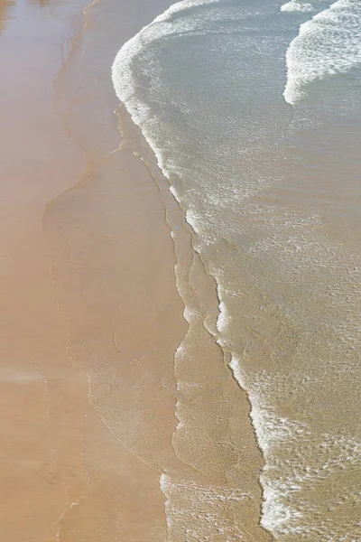 砂浜の波のある抽象的な背景 — ストック写真