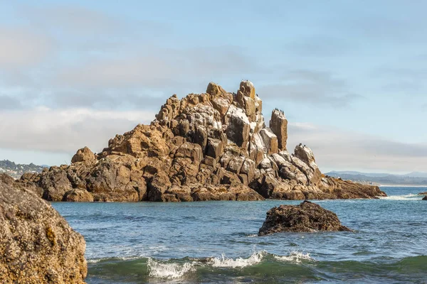 オレゴン州ニューポートのヤキナ灯台近くの岩の形成 — ストック写真