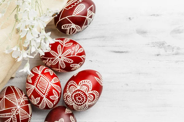 Röda Och Vita Handgjorda Påskägg Ukrainska Pysanka Dekorerad Med Vax — Stockfoto