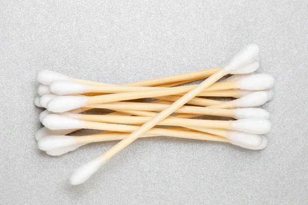 Tamponi Cotone Bambù Sfondo Grigio Zero Rifiuti Plastica Concetto Stile — Foto Stock