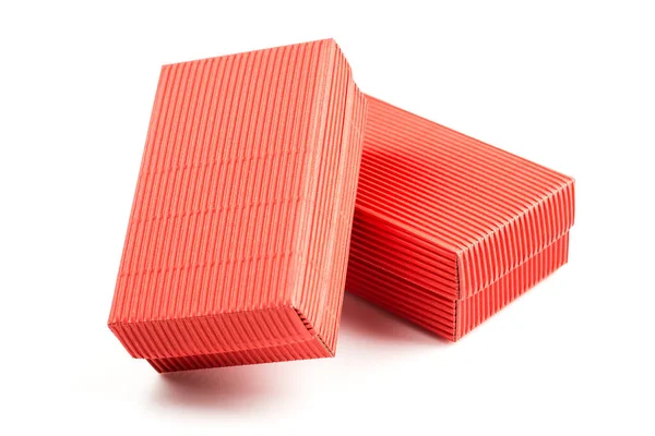 Dwa Czerwone Zamknięte Pudełka Tekturowe Faliste Izolowane Biało Walentynki Prezent — Zdjęcie stockowe