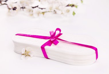 Hijyenik pedler ve kayısı çiçeği