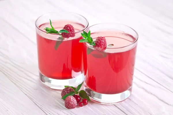 Refreshing raspberry drink with mint — Stock Photo, Image