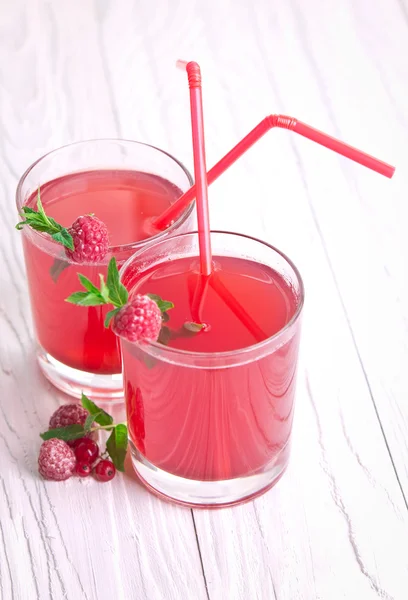 Refreshing raspberry drink with mint — Stock Photo, Image