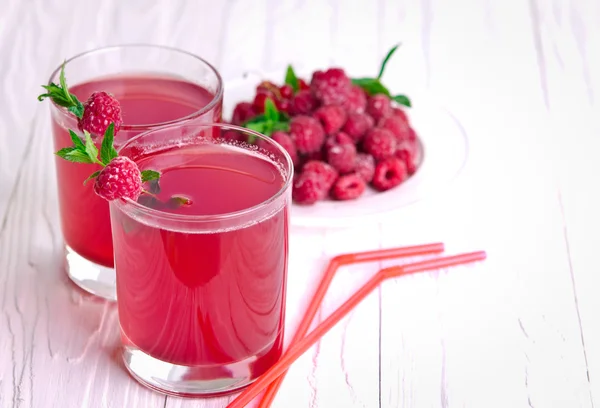 Refreshing raspberry drink with mint — Stock Photo, Image