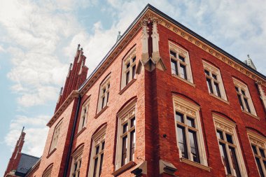 Jagiellonian Üniversitesi, Collegium Maius. Krakow, Polonya. Antik mimari ve simgeler alçak açı