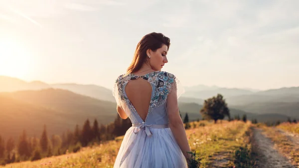Bela Noiva Vestido Noiva Azul Com Decoração Bordados Nua Volta — Fotografia de Stock