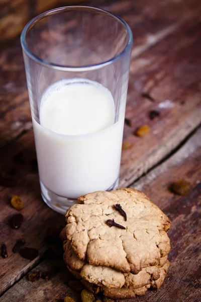 Печиво з молоком — стокове фото