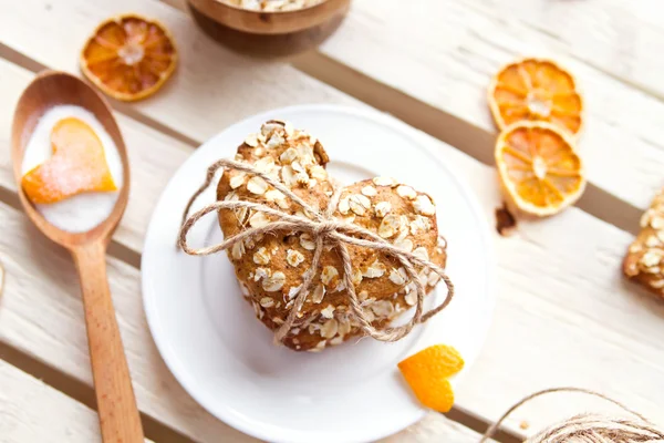 Galletas de avena caseras en la mesa de madera — Foto de Stock