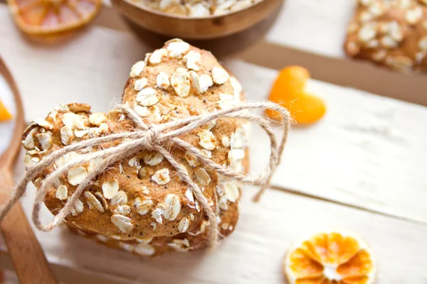 Galletas de avena caseras en la mesa de madera — Foto de Stock