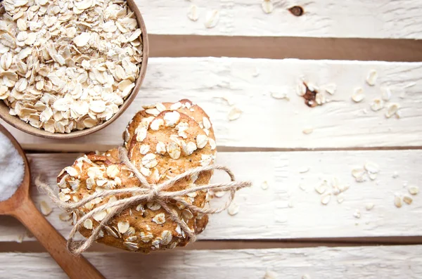 Galletas de avena caseras en la mesa de madera —  Fotos de Stock