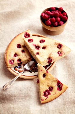 Kirazlı turta ile dondurulmuş vişne