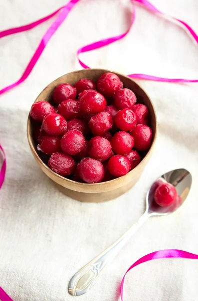 Cerezas congeladas en la tela — Foto de Stock