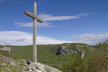 Istarske Toplice içinde ahşap çapraz