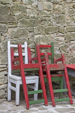 Natürmort sandalye ile