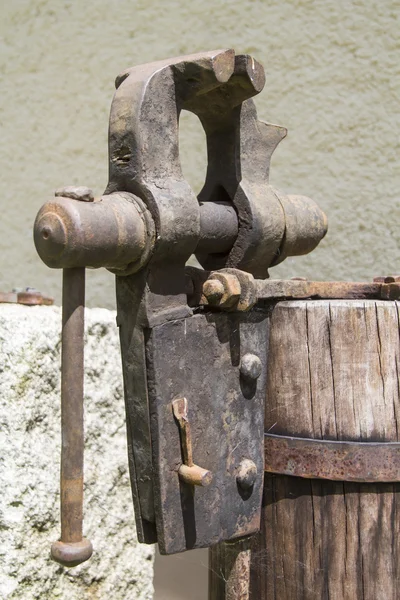 Bench vice in retro look — Stock Photo, Image