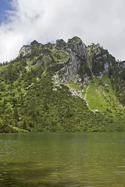 Sjön Soinsee och berget Ruchenkoepfe — Stockfoto